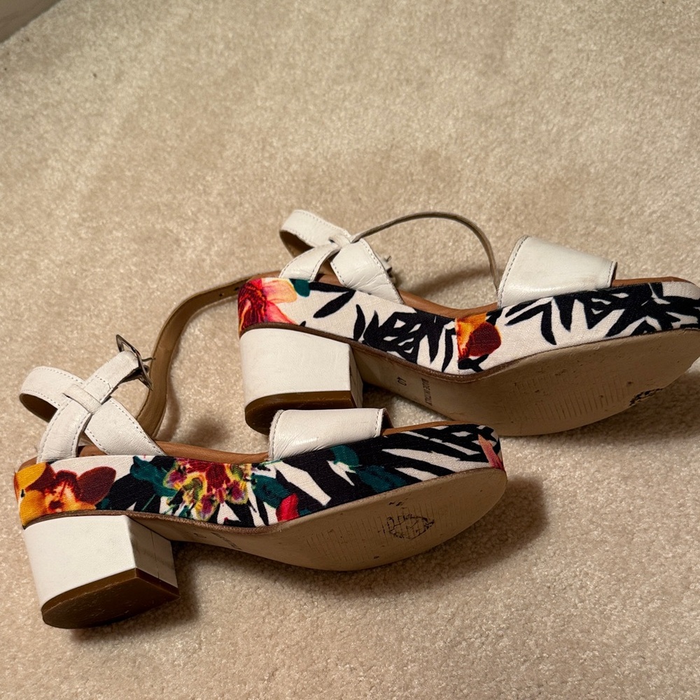 Polvere/Vera Pelle Floral White Women's Sandals